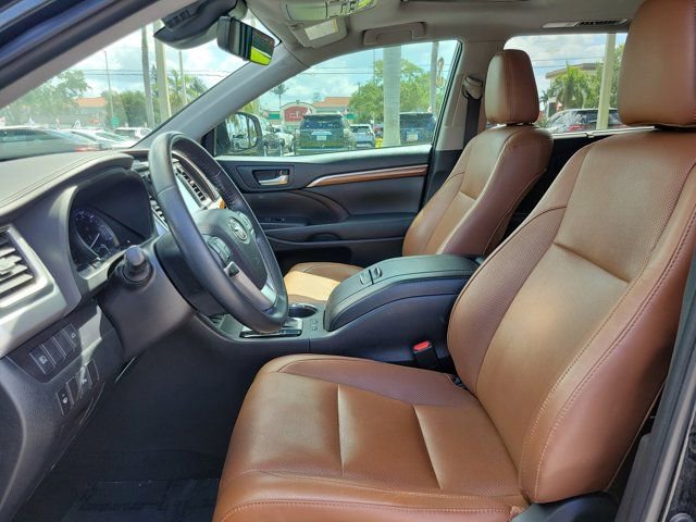 Certified 2019 Toyota Highlander Limited AWD/4WD image 14