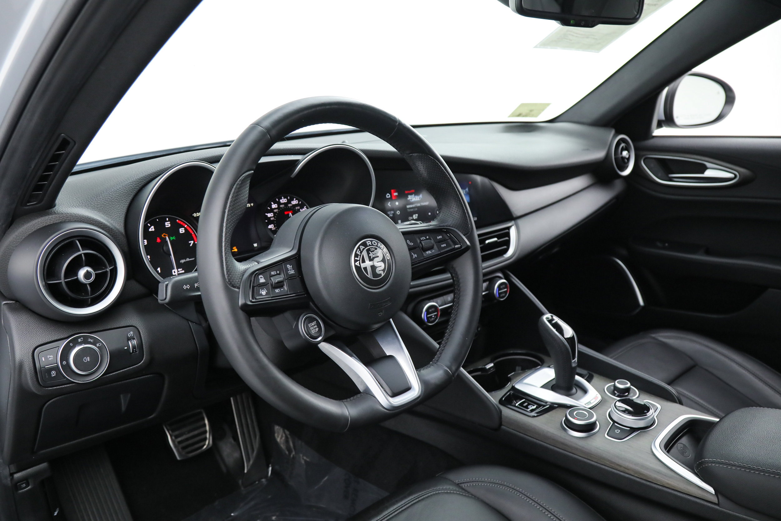 Used 2023 Alfa Romeo Giulia Ti w/ Active Assist Plus Package image 16