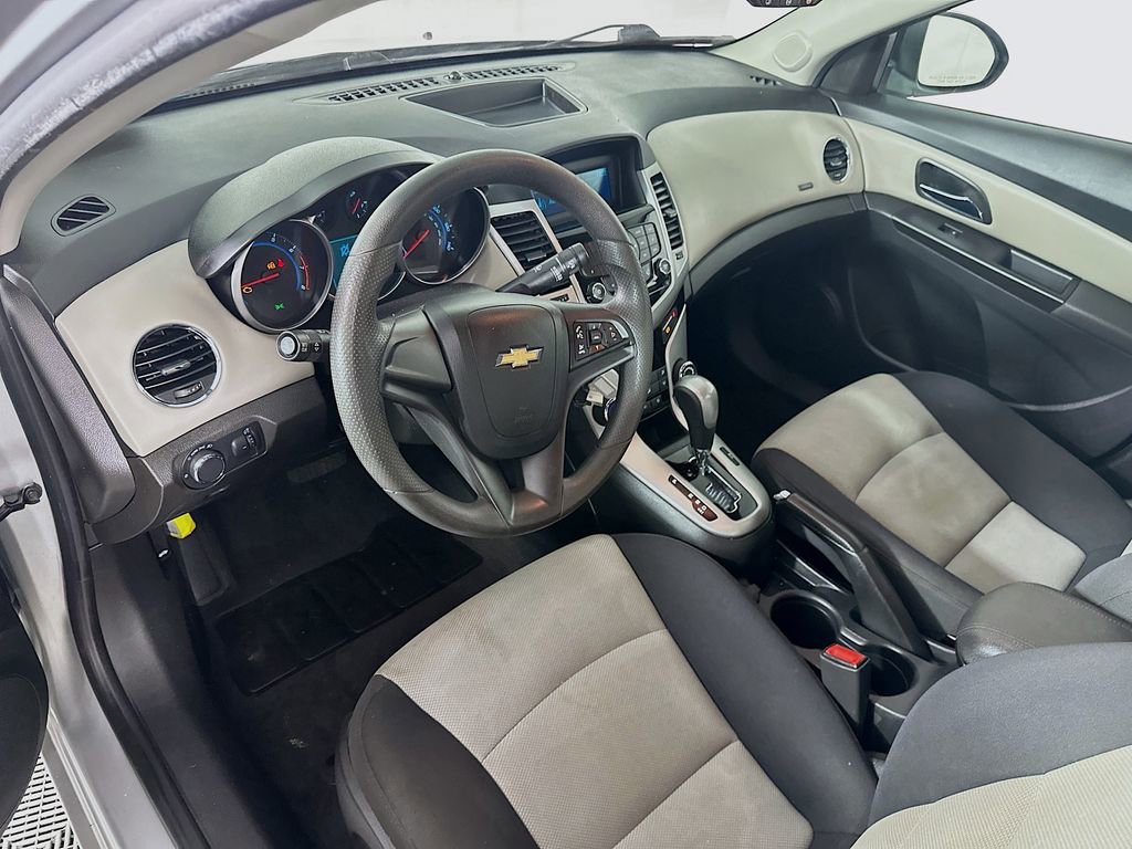 Used 2014 Chevrolet Cruze LS image 26
