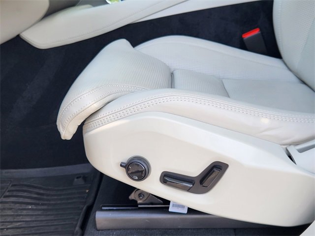 Used 2025 Volvo XC90 B6 Ultra w/ Lounge Package image 24
