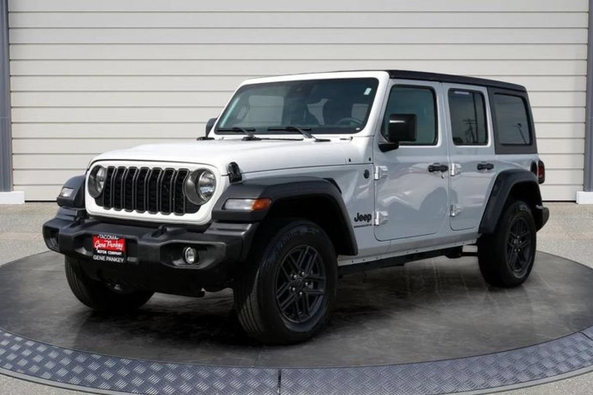 Used 2025 Jeep Wrangler Unlimited Sport AWD/4WD image 3