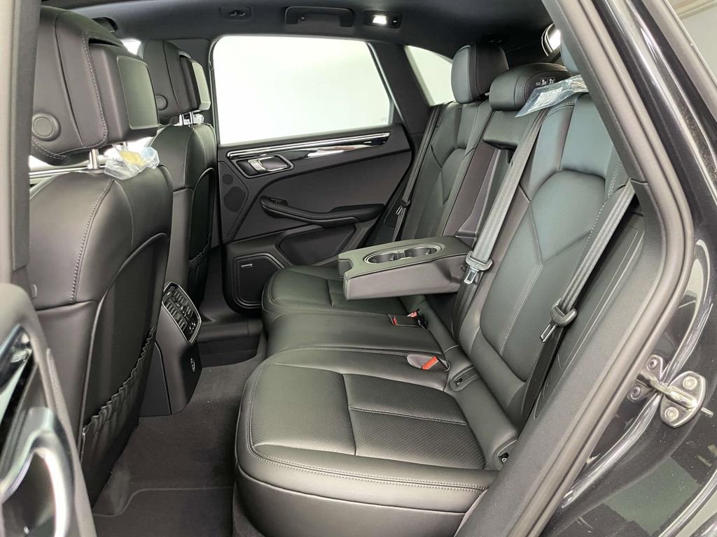 New 2026 Porsche Macan AWD/4WD image 19