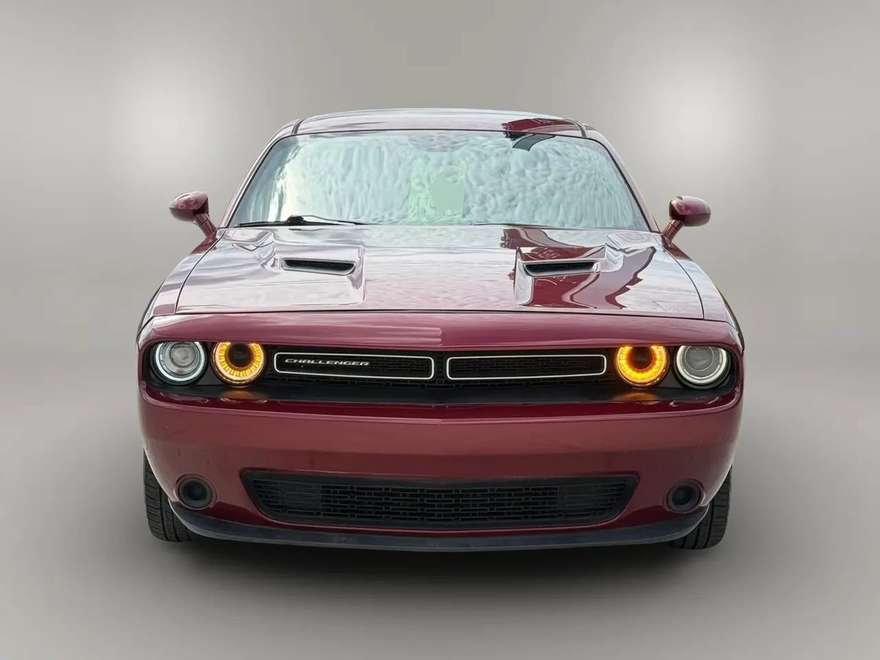 Used 2019 Dodge Challenger SXT RWD image 2