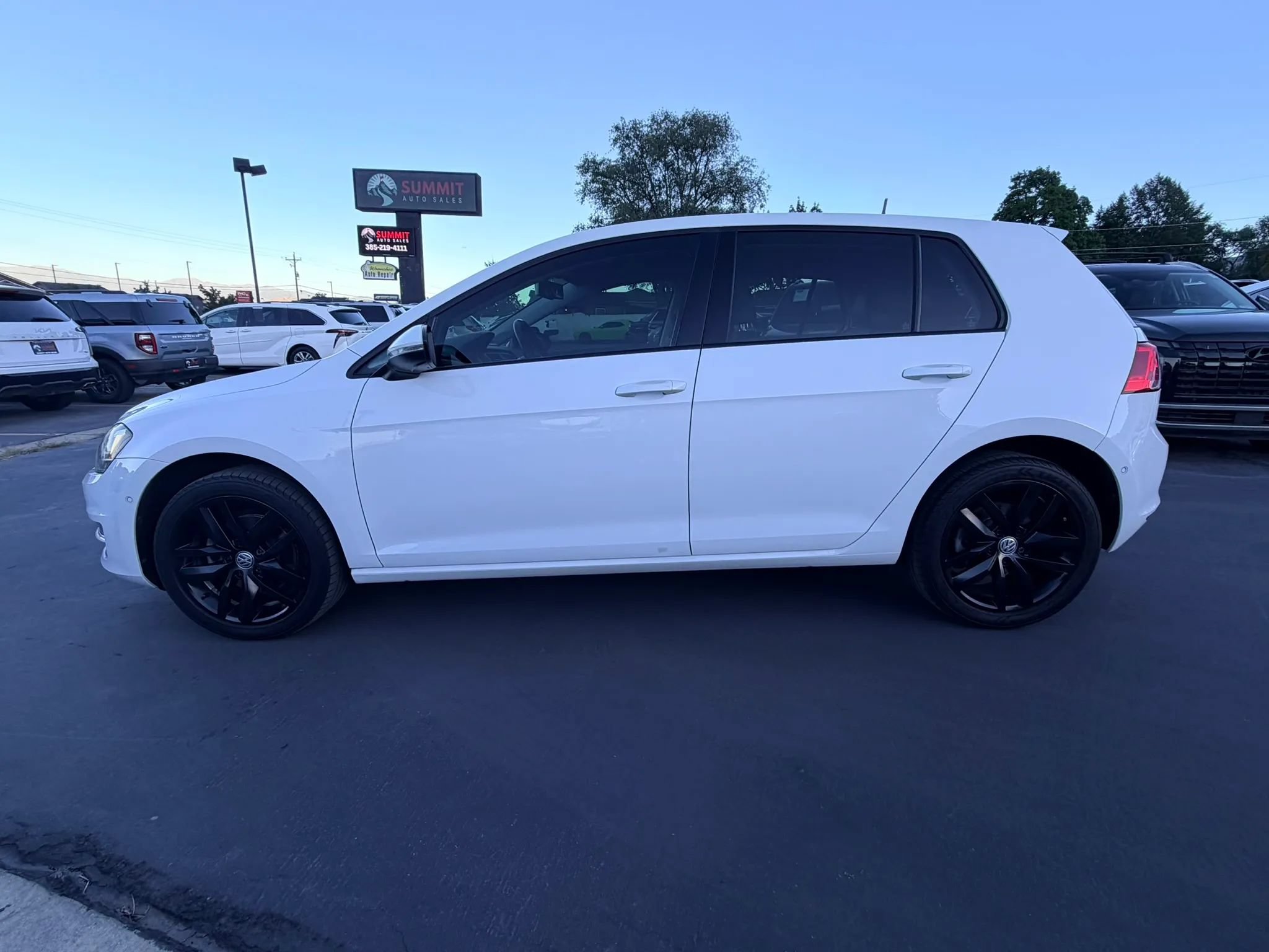 Used 2016 Volkswagen Golf SE w/ Lighting Package FWD image 7