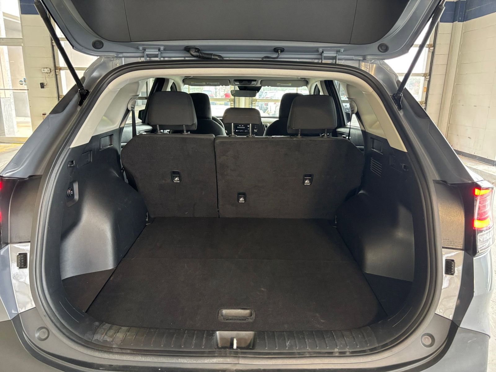 Used 2025 Kia Sportage LX image 35