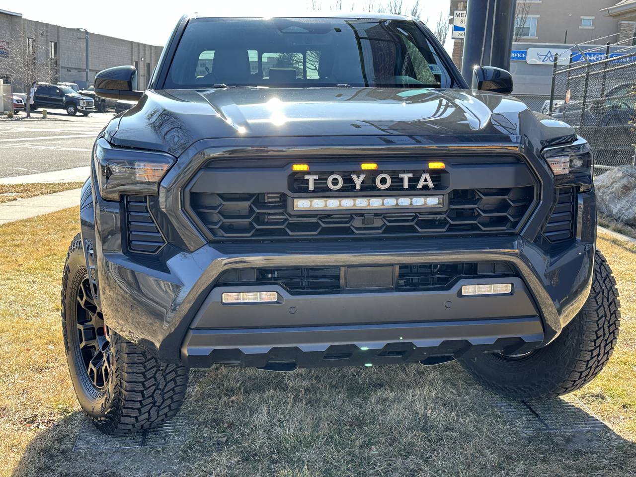 Used 2025 Toyota Tacoma SR5 AWD/4WD image 4