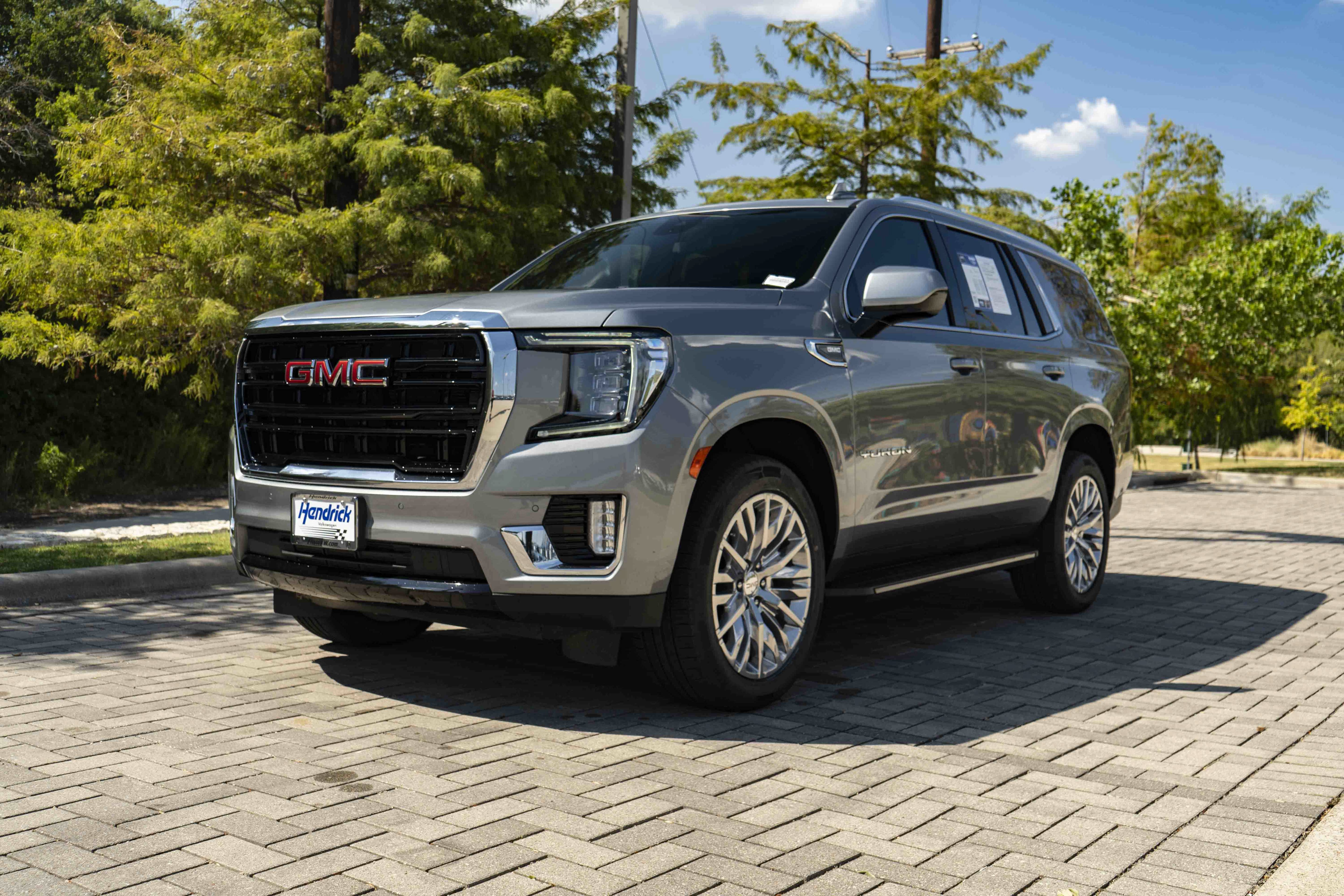 Used 2024 GMC Yukon SLE w/ Gmc Pro Safety Plus Package RWD image 4