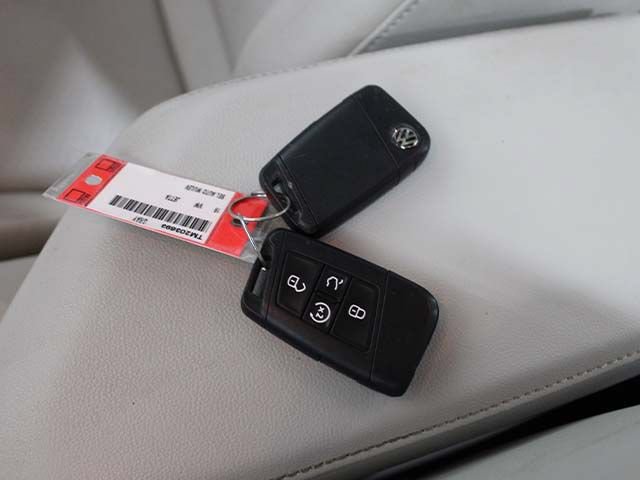 Used 2019 Volkswagen Jetta SEL w/ Cold Weather Package FWD image 20