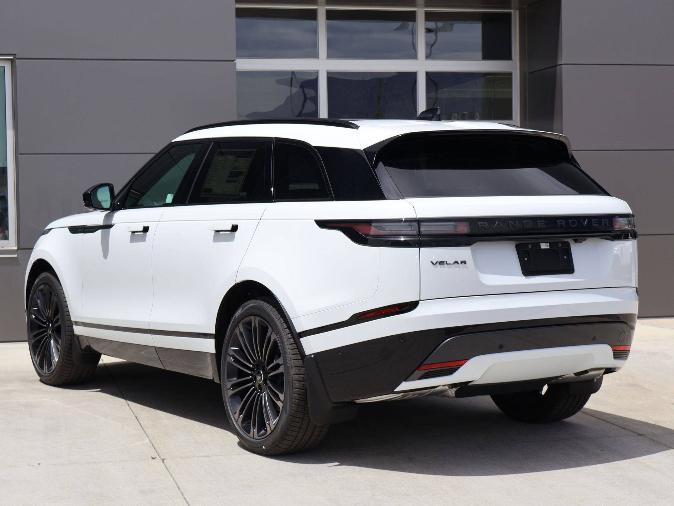 New 2026 Land Rover Range Rover Velar Dynamic SE AWD/4WD image 8