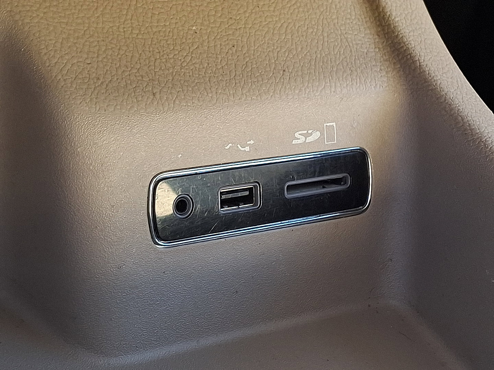 Used 2015 Dodge Durango Limited w/ Premium Group image 25