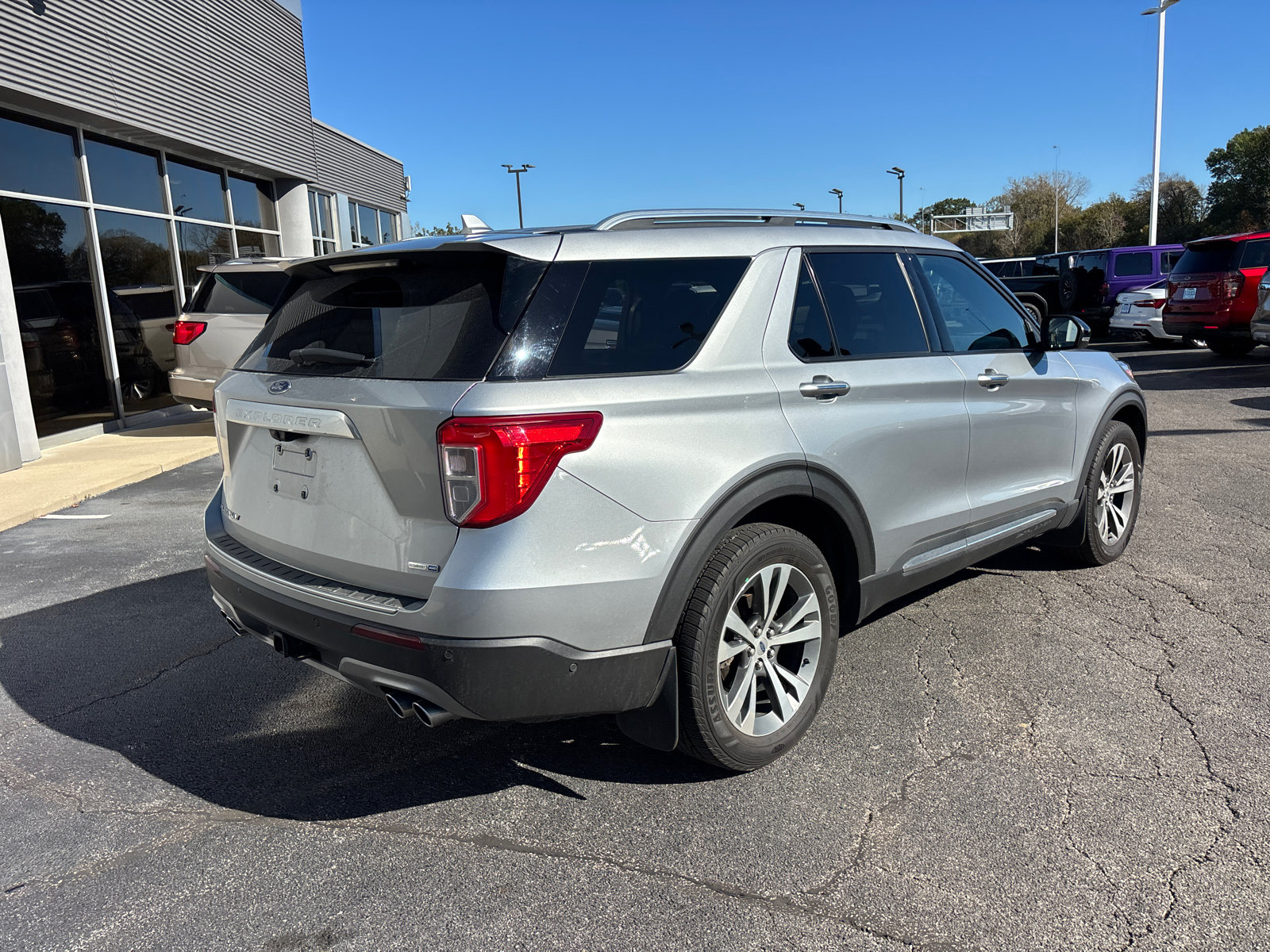 Used 2020 Ford Explorer Platinum w/ Premium Technology Package AWD/4WD image 7