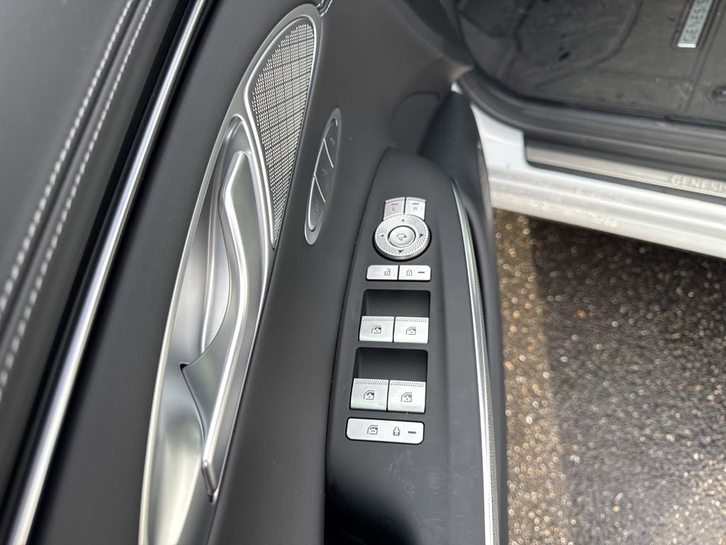 Used 2025 Genesis GV70 2.5T w/ Sport Prestige Package image 16