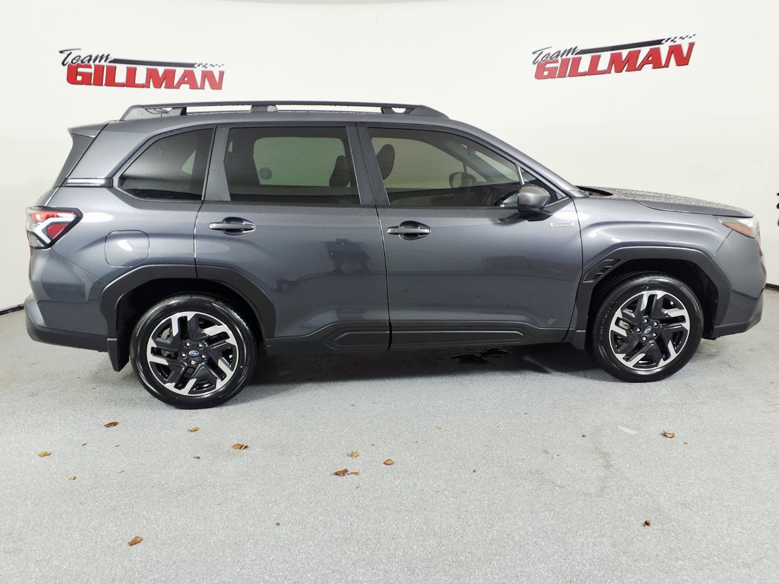 Used 2025 Subaru Forester Premium AWD/4WD image 2