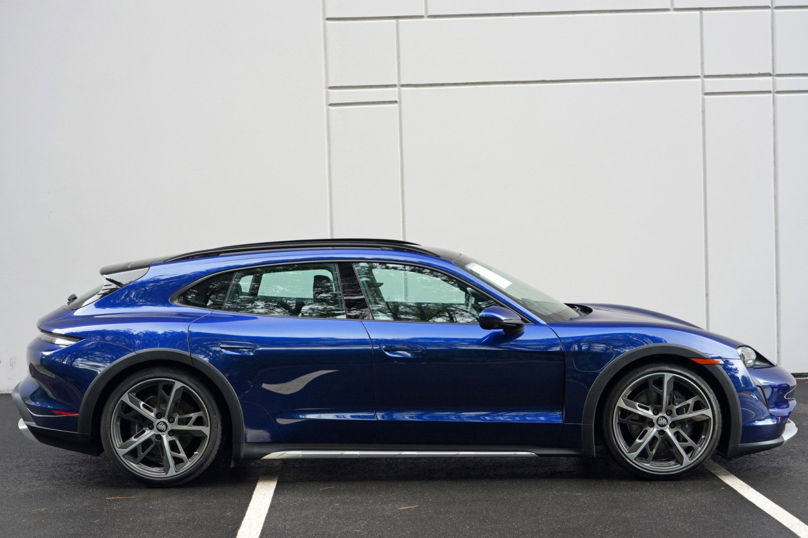 Used 2022 Porsche Taycan 4 Cross Turismo AWD/4WD image 56