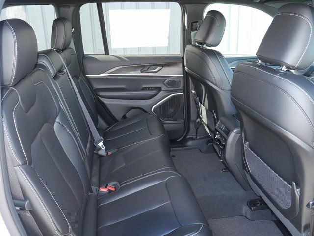 New 2026 Jeep Grand Cherokee Limited w/ Luxury Tech Group II image 21
