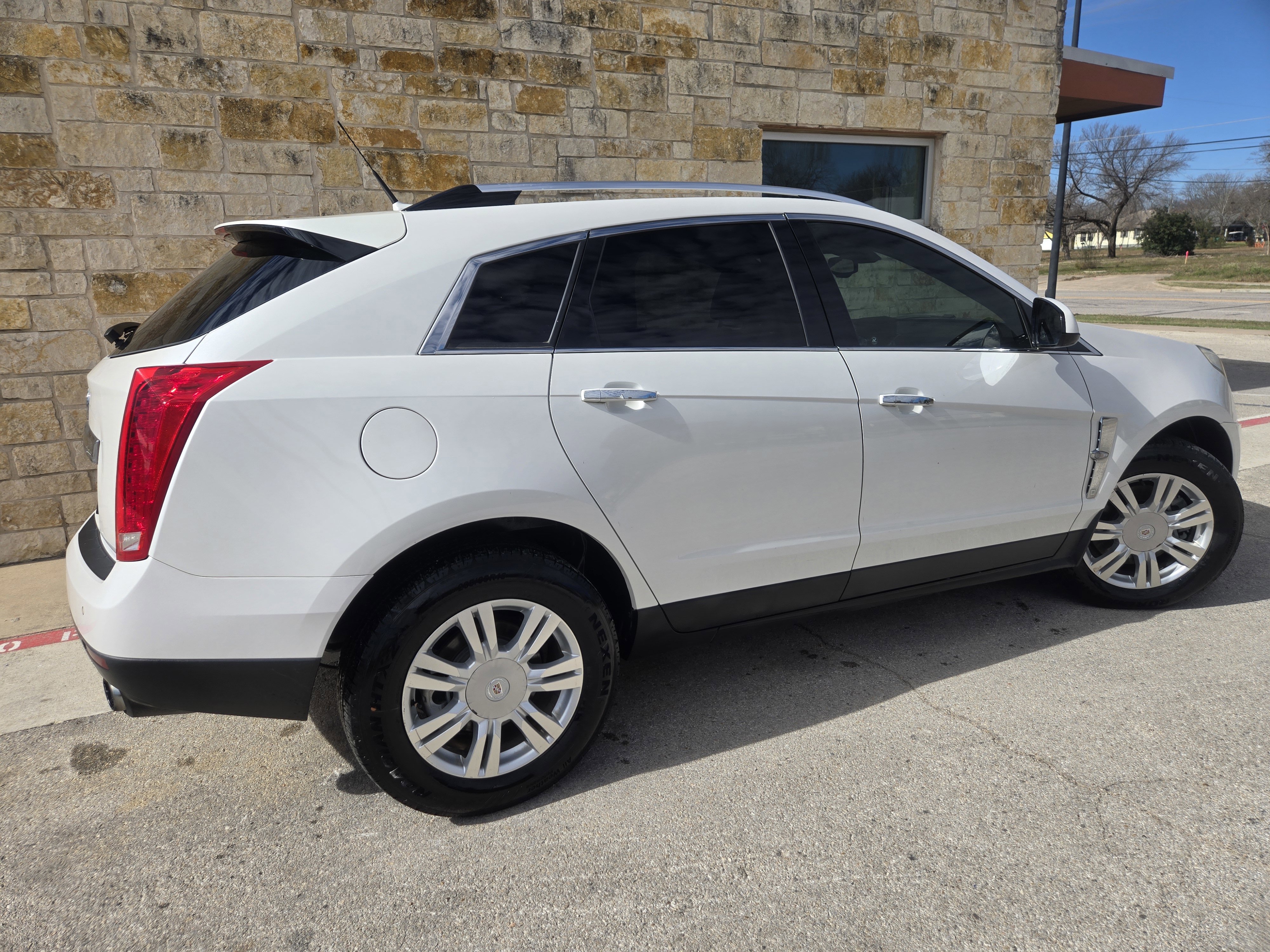 Used 2010 Cadillac SRX Luxury image 20