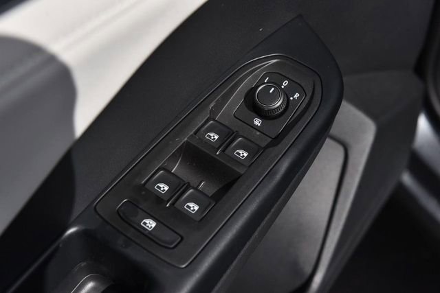 New 2026 Volkswagen Taos SE image 8