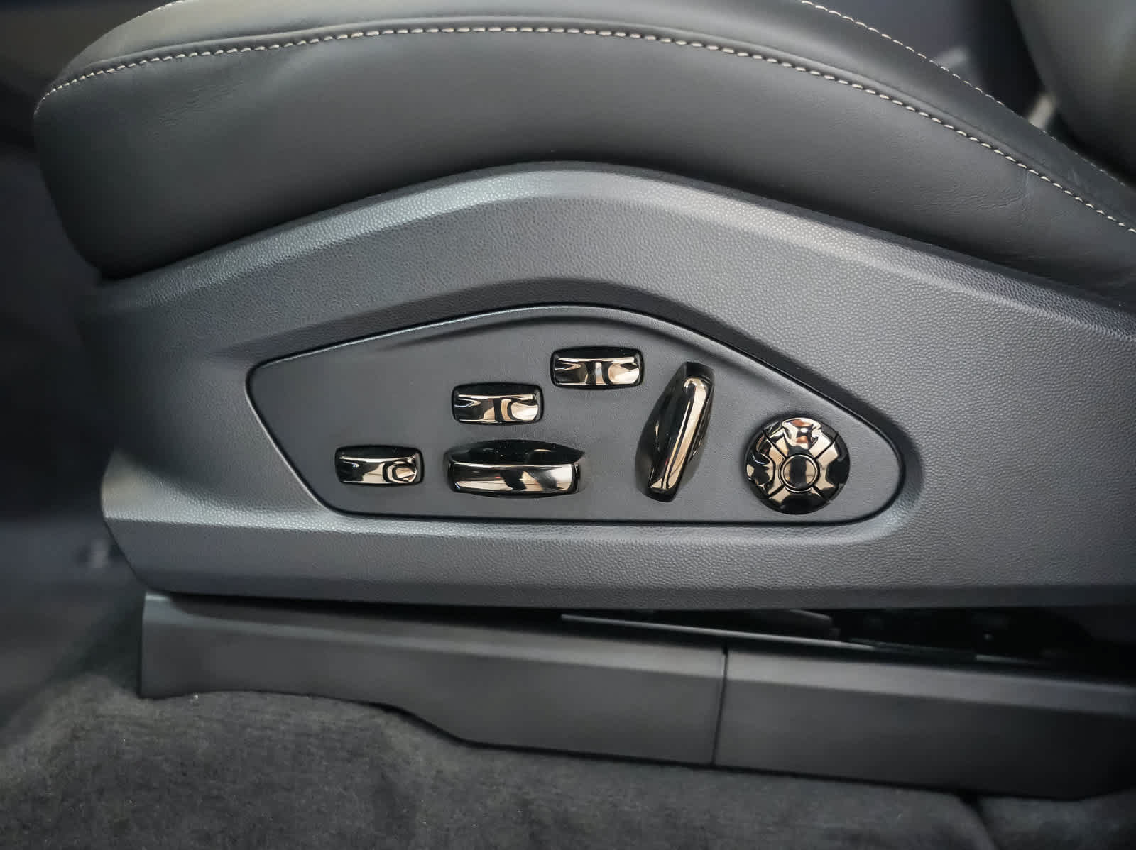New 2026 Porsche Cayenne Turbo Electric AWD/4WD image 26