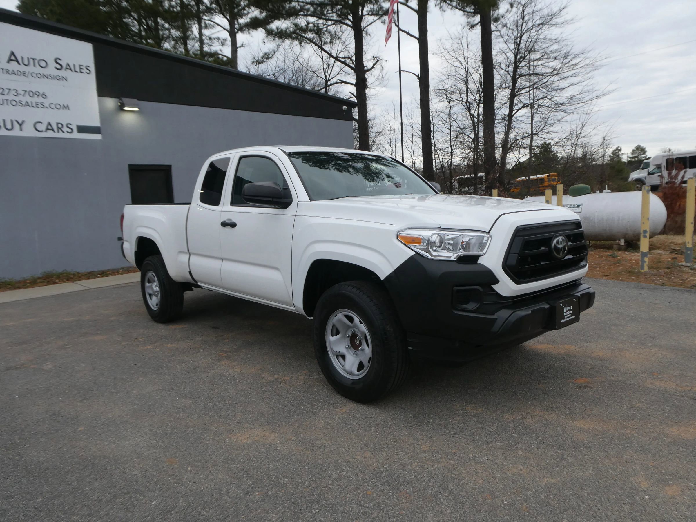 Used 2022 Toyota Tacoma SR image 3