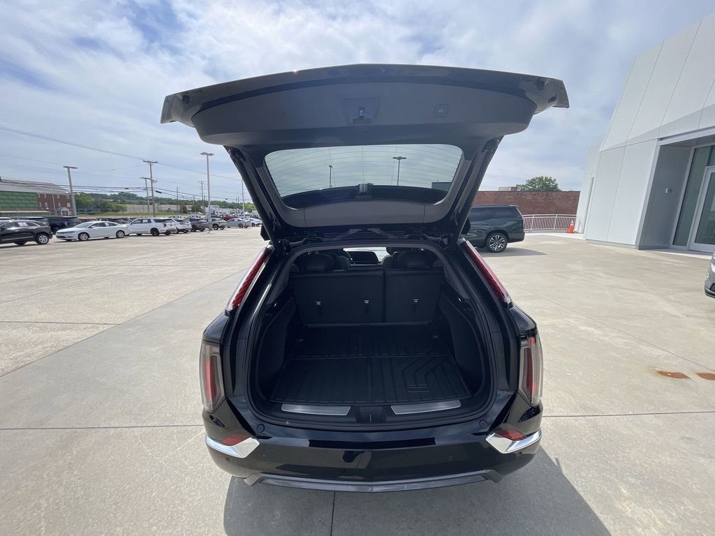 Certified 2025 Cadillac Optiq Luxury 1 AWD/4WD image 25