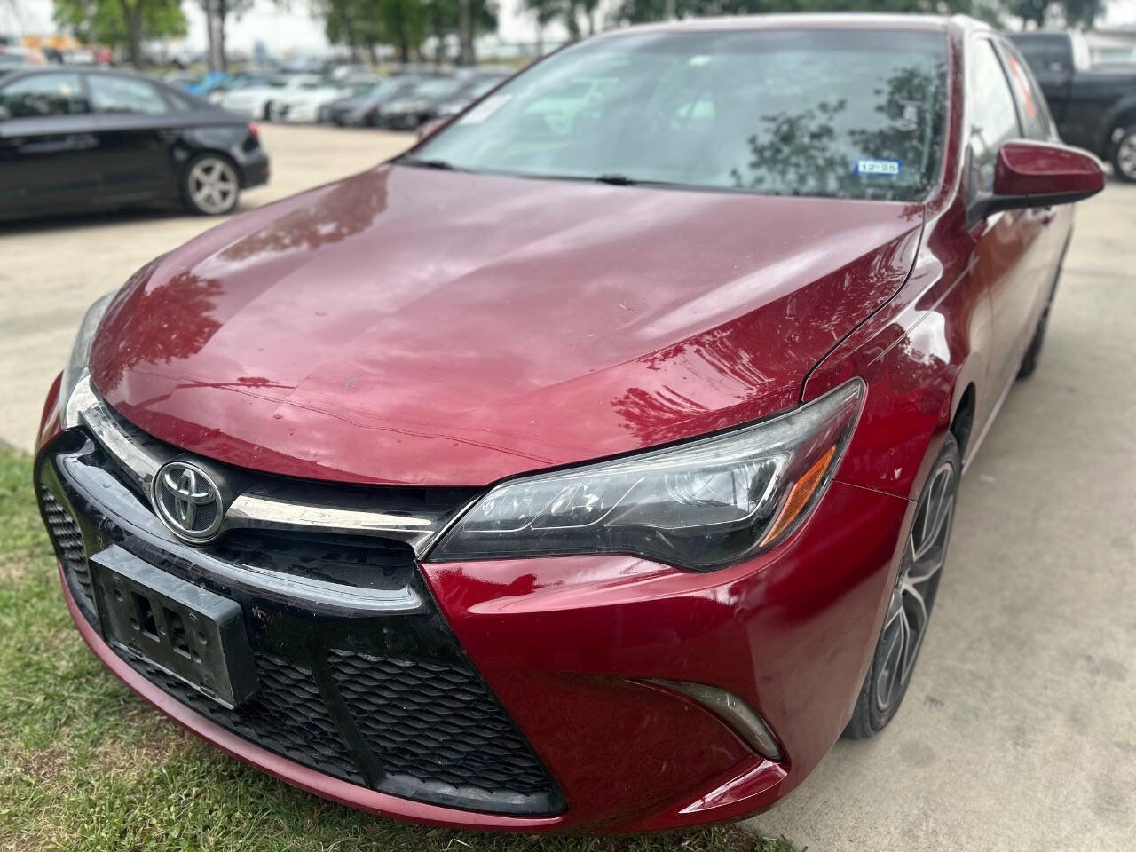 Used 2015 Toyota Camry XSE FWD image 2