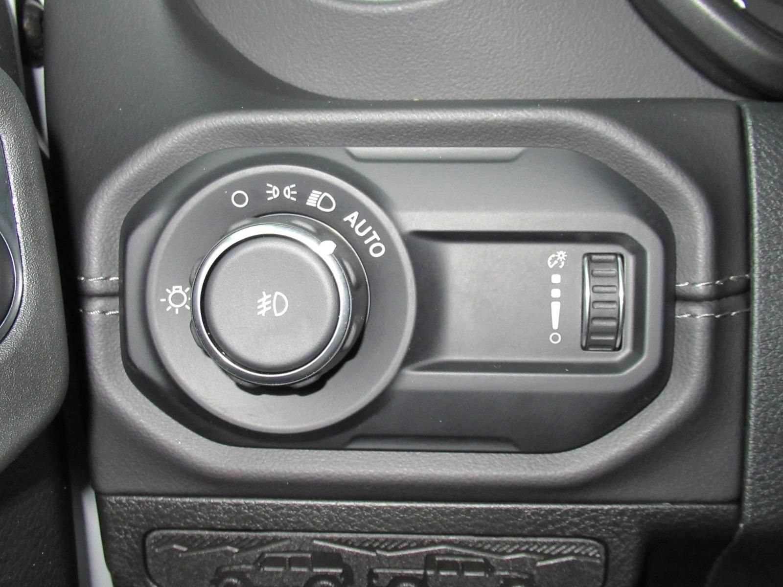 Used 2025 Jeep Wrangler Unlimited Sahara w/ Technology Group AWD/4WD image 20