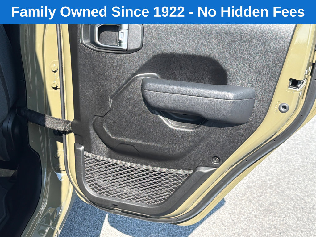 Used 2025 Jeep Gladiator Sport AWD/4WD image 16