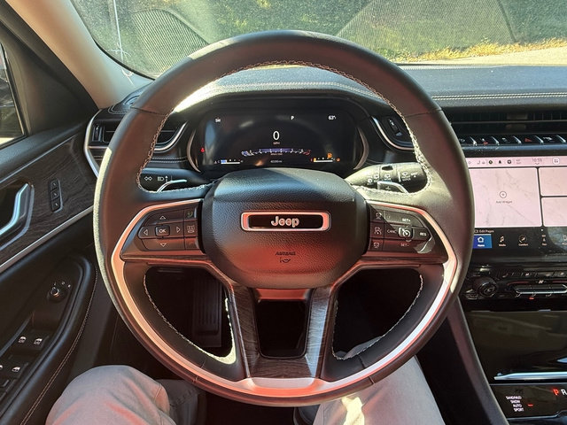 Used 2023 Jeep Grand Cherokee L Limited w/ Luxury Tech Group II image 25