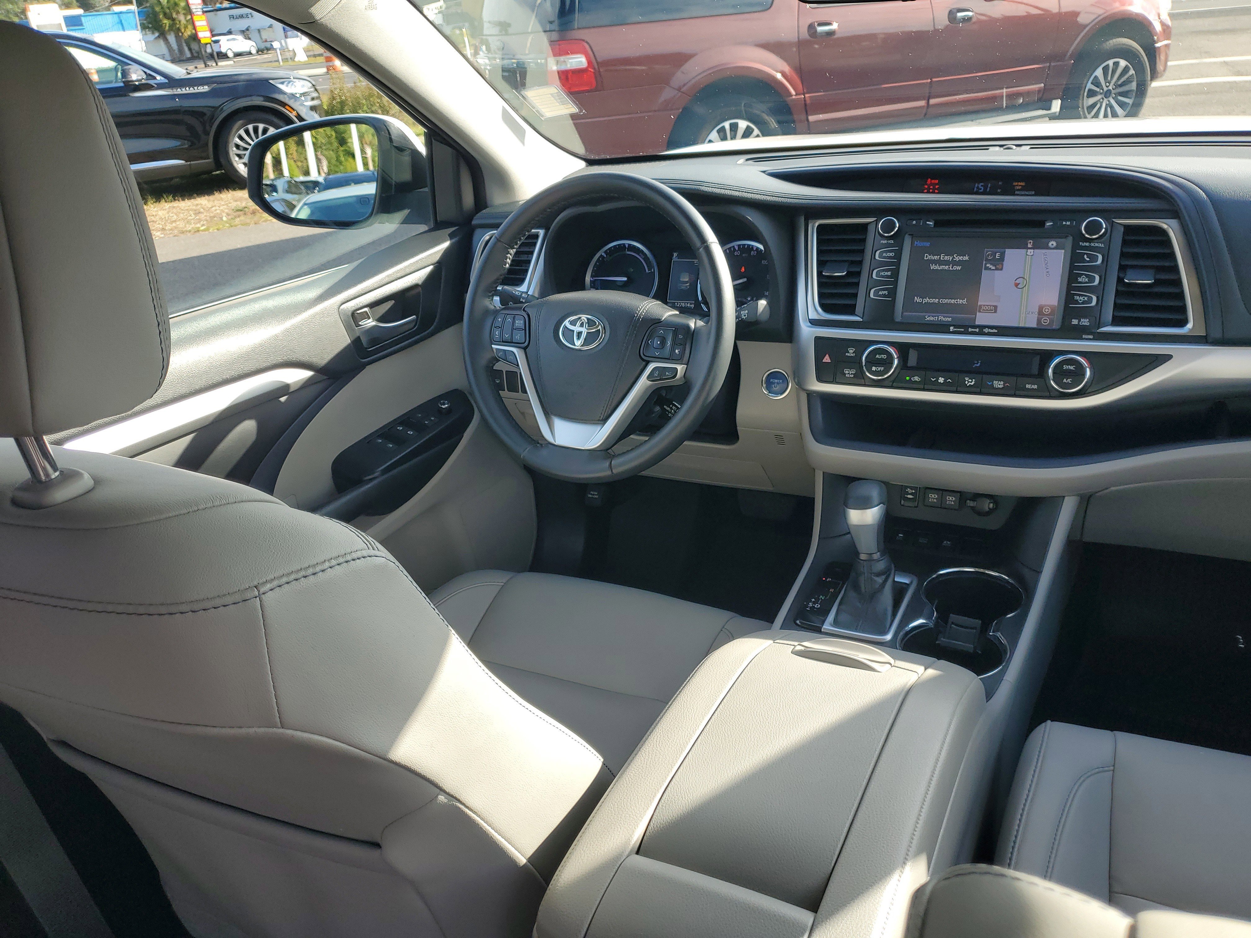 Used 2019 Toyota Highlander XLE image 12