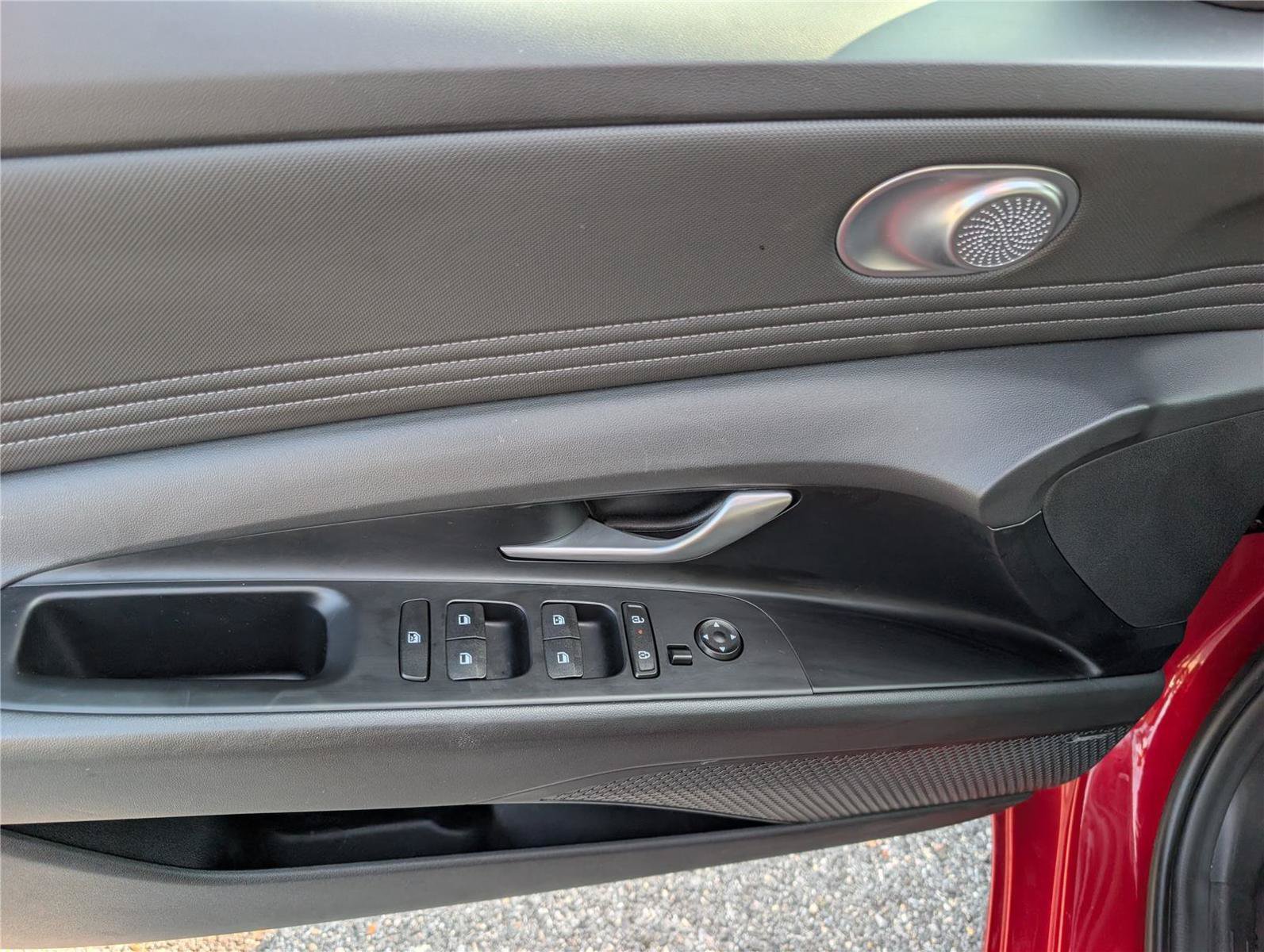 Used 2025 Hyundai Elantra Limited FWD image 18