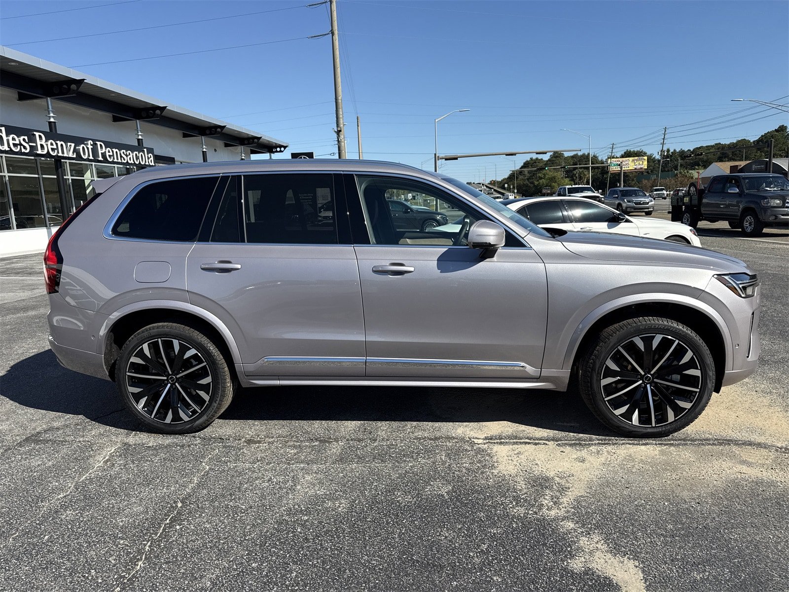 New 2026 Volvo XC90 B5 Plus w/ Protection Package Premier AWD/4WD image 6
