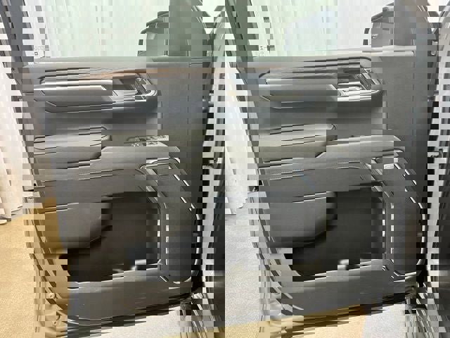 New 2026 GMC Sierra 1500 SLT w/ SLT Premium Package image 6