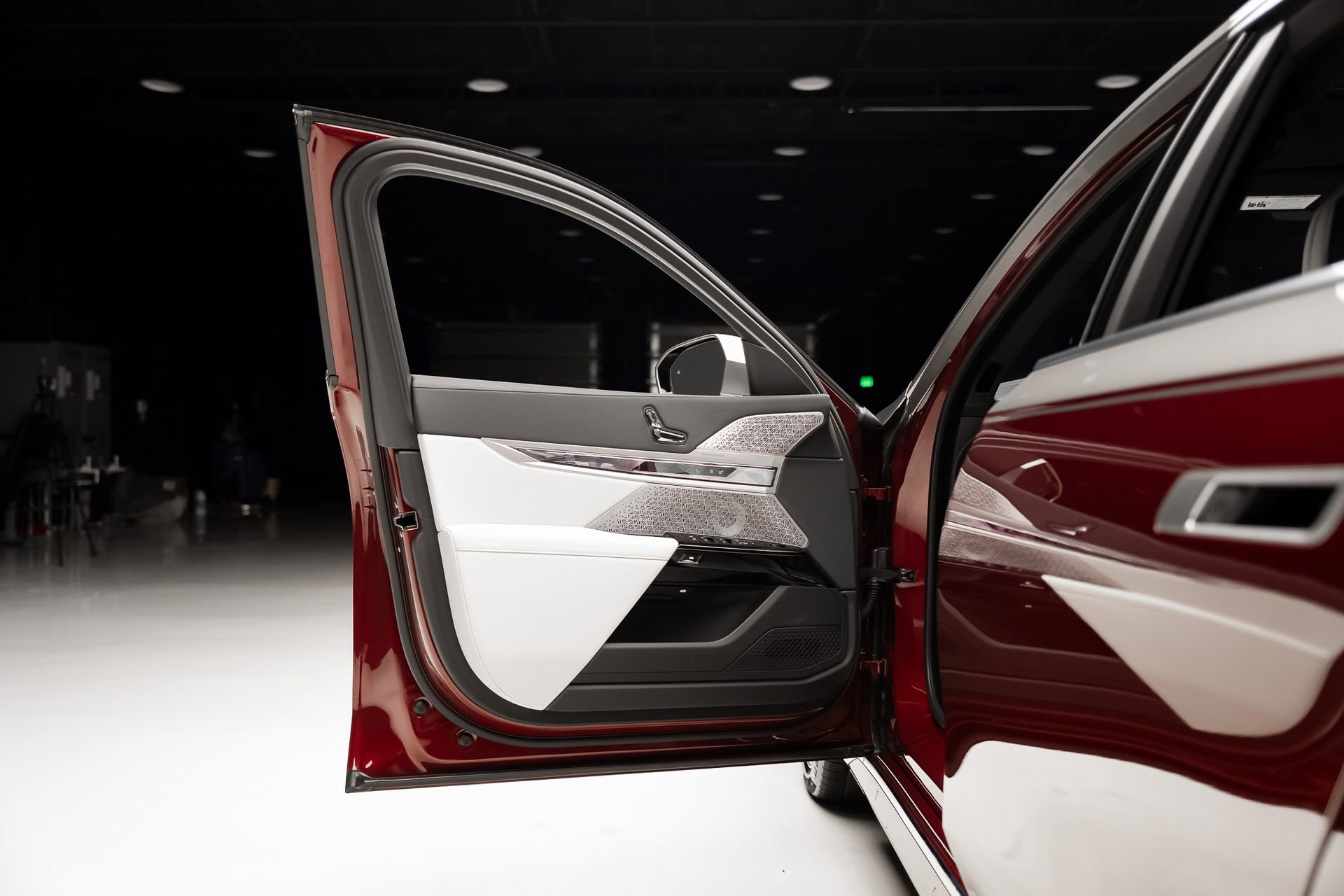 Used 2023 BMW i7 xDrive60 w/ Executive Package 2 image 53