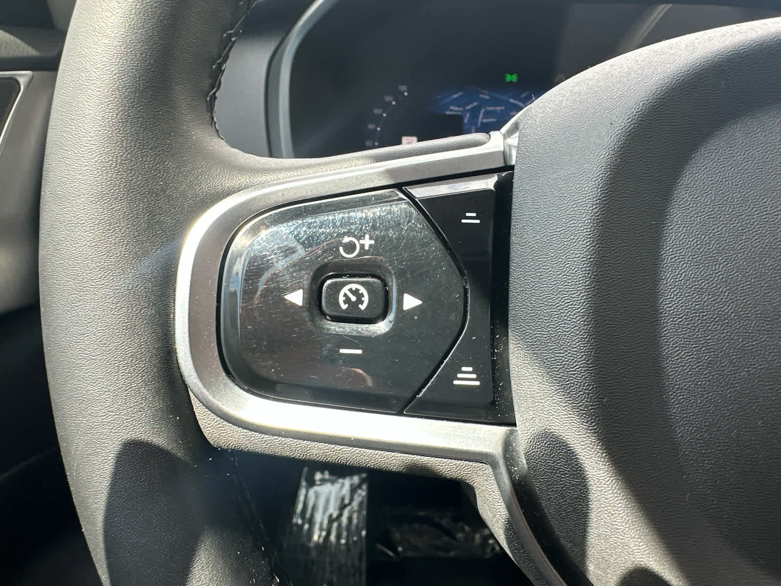 Used 2025 Volvo XC90 B5 Core w/ Protection Package Premier AWD/4WD image 15