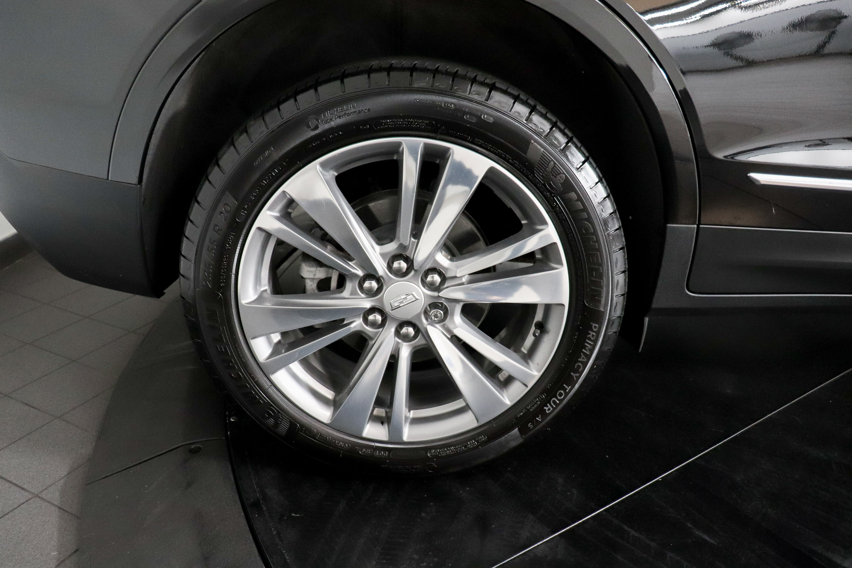 Used 2023 Cadillac XT5 Premium Luxury w/ LPO, Floor Liner Package AWD/4WD image 11