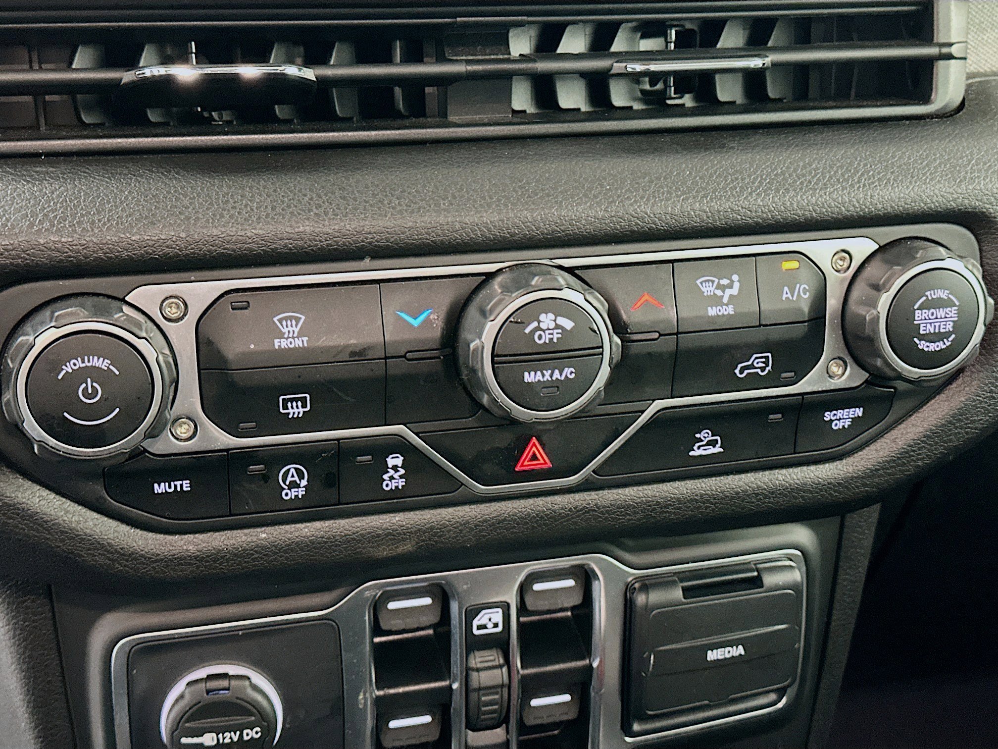 Used 2025 Jeep Wrangler Sport S image 22