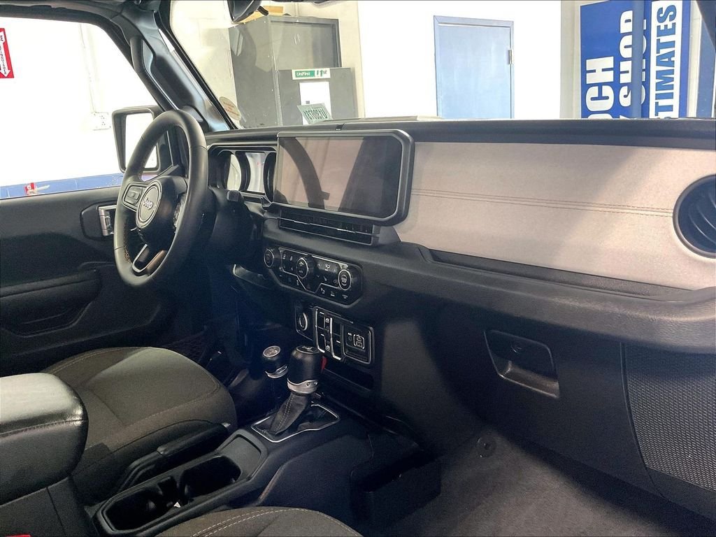 Used 2024 Jeep Wrangler Unlimited w/ Convenience Group AWD/4WD image 13