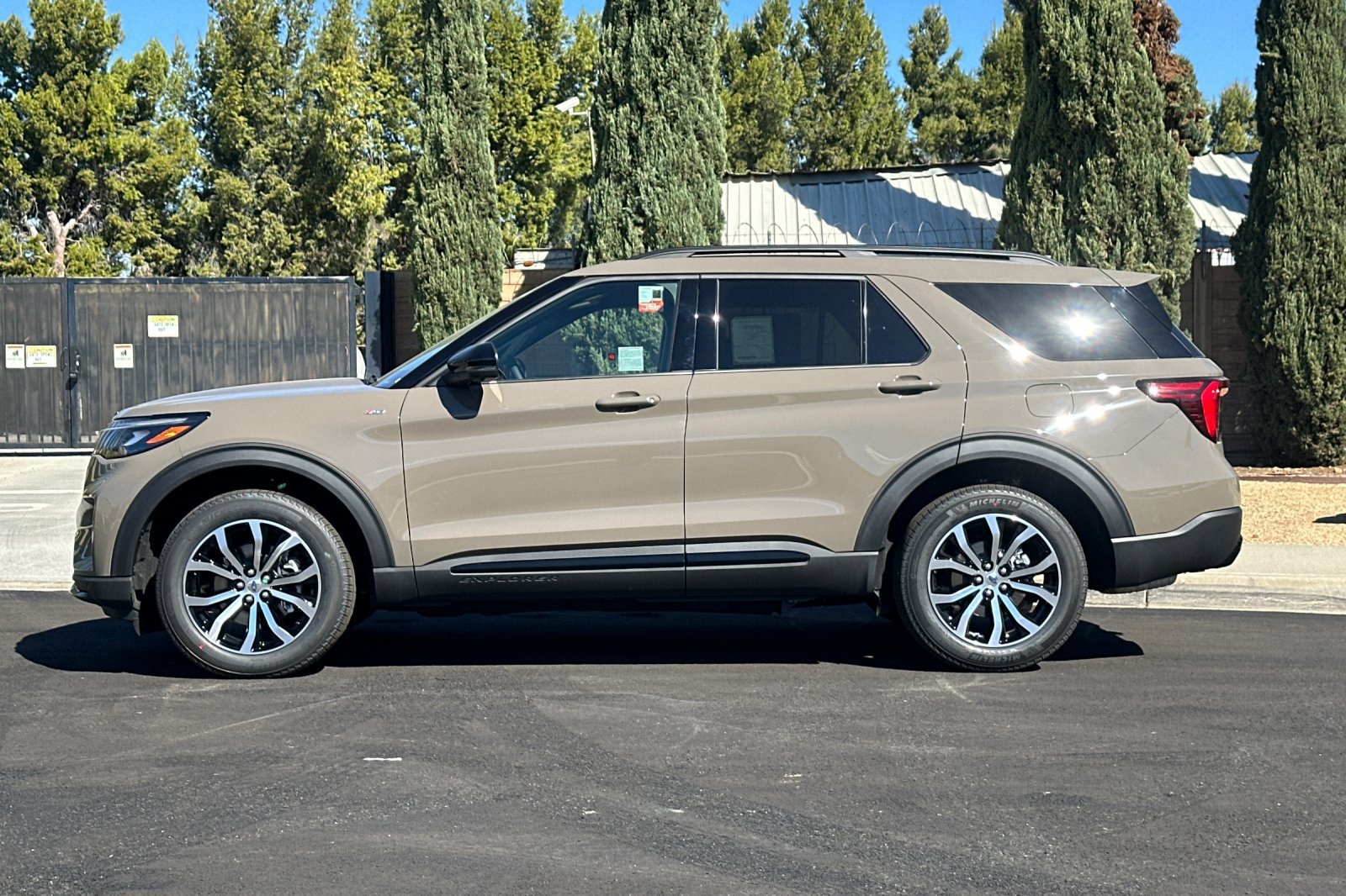 New 2027 Ford Explorer ST-Line w/ Premium Package AWD/4WD image 7