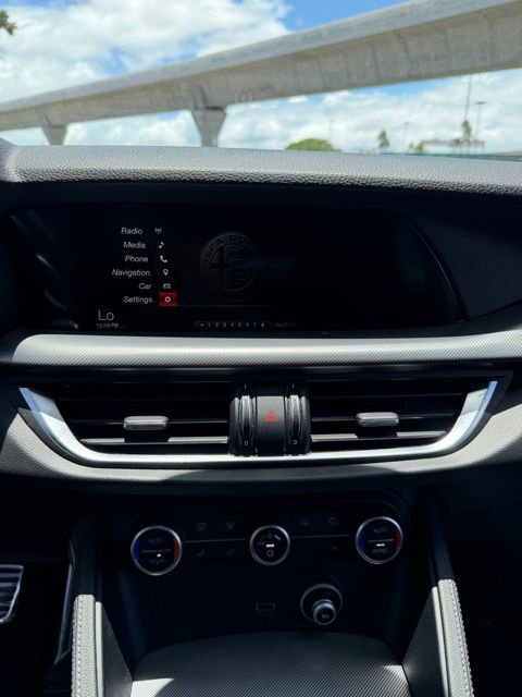 Used 2018 Alfa Romeo Stelvio Ti Sport AWD/4WD image 17