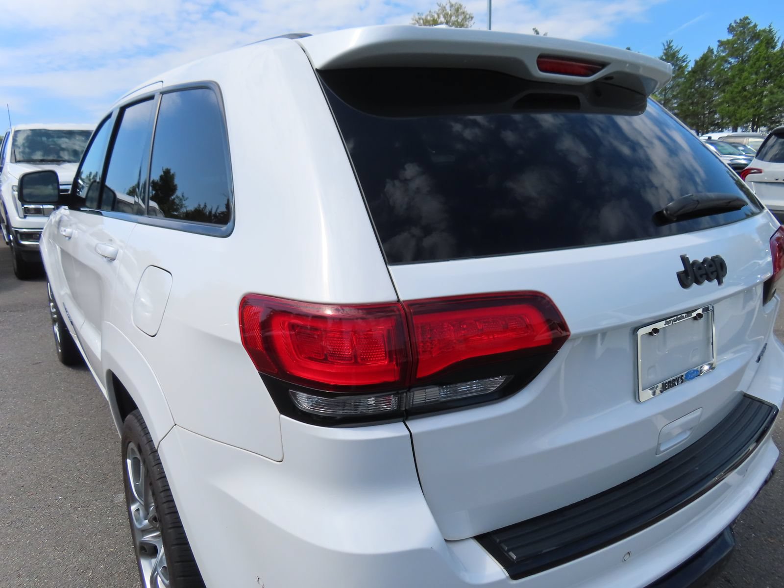 Used 2020 Jeep Grand Cherokee SRT w/ Trailer Tow Group IV AWD/4WD image 12