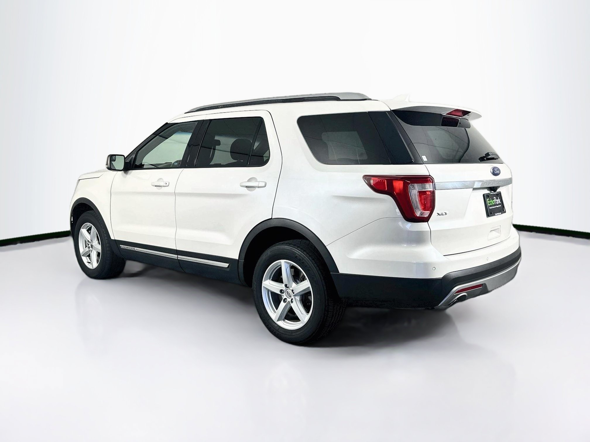 Used 2016 Ford Explorer XLT w/ Equipment Group 201A AWD/4WD image 5