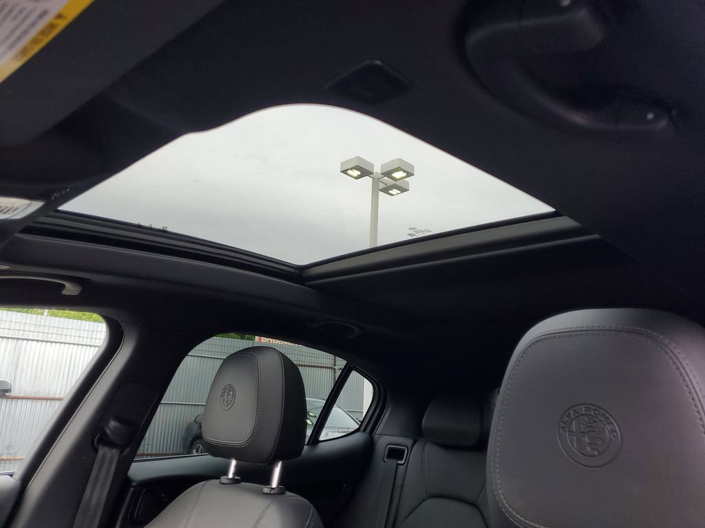 Used 2024 Alfa Romeo Stelvio Sprint AWD/4WD image 17
