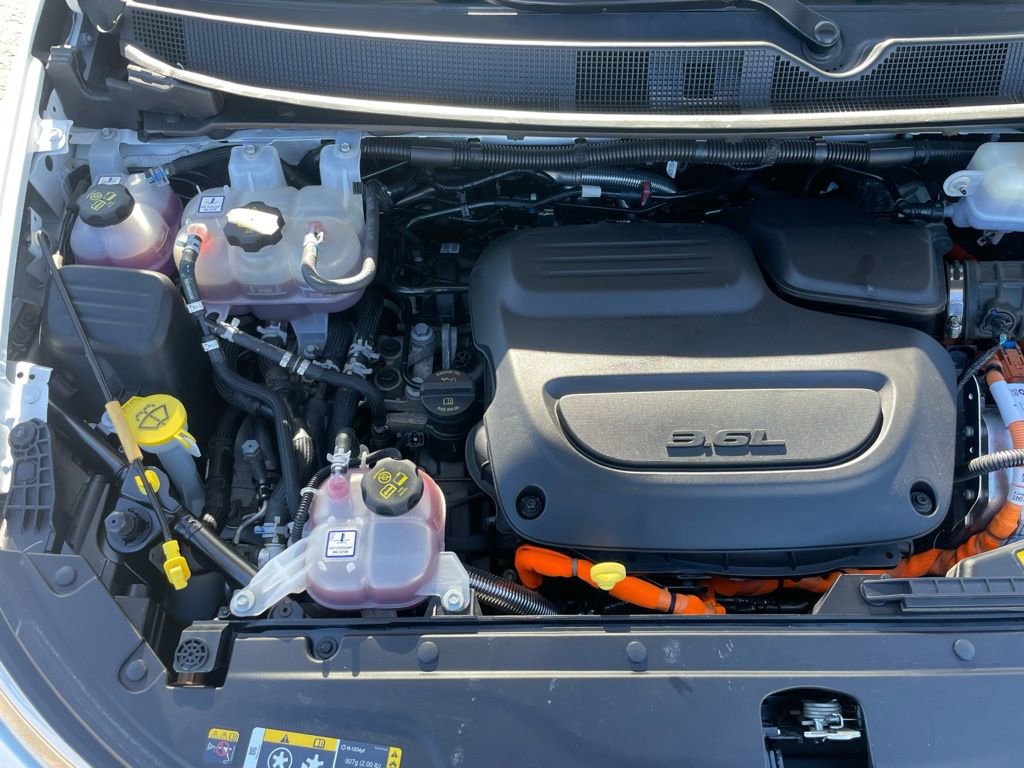 Used 2024 Chrysler Pacifica Select image 43