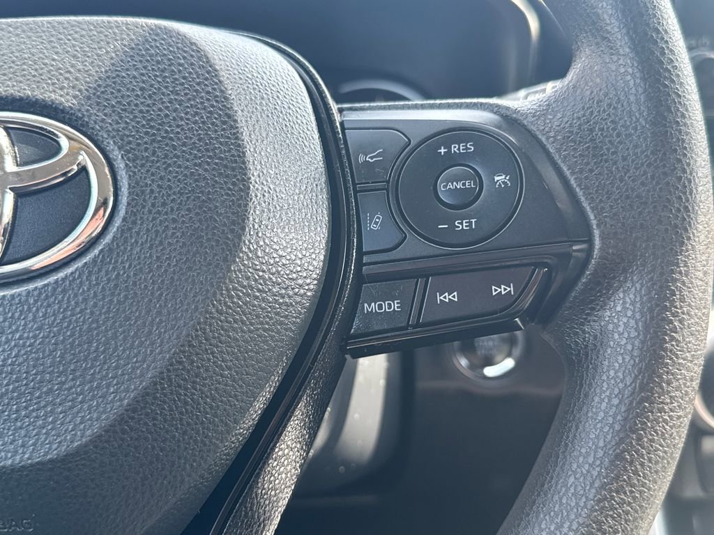 Used 2024 Toyota RAV4 XLE AWD/4WD image 20