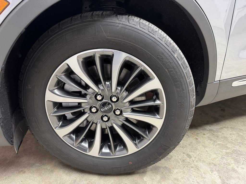 Used 2022 Lincoln Nautilus AWD w/ Premium Package image 28