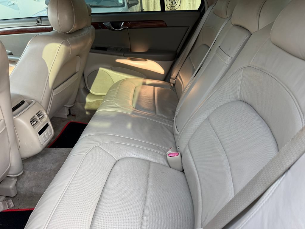 Used 2004 Cadillac De Ville w/ Equipment Group FWD image 4