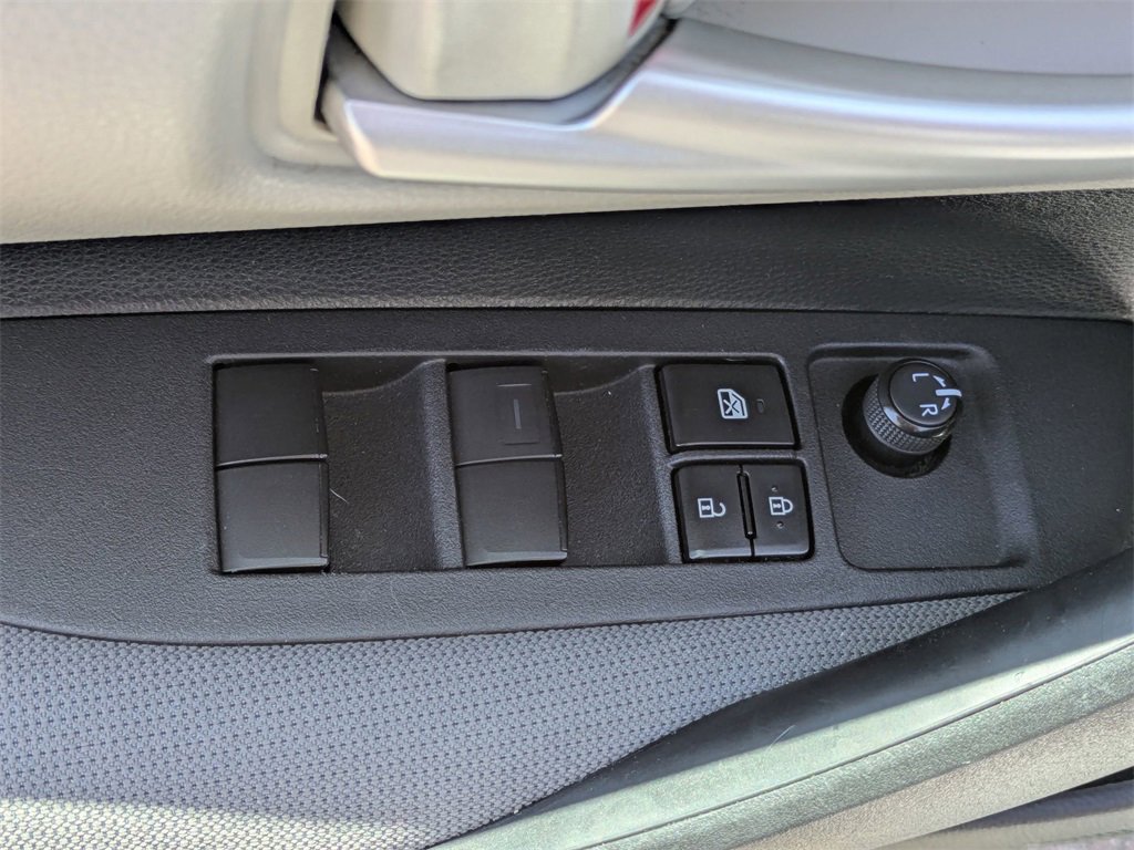 Used 2021 Toyota Corolla LE image 11