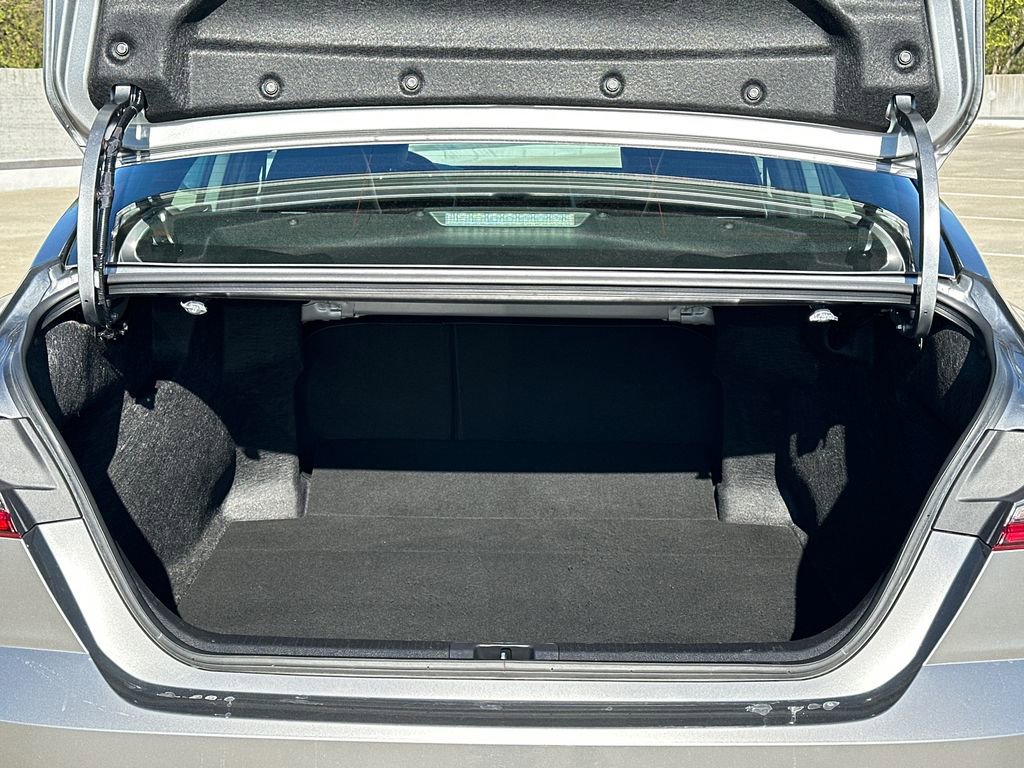 Used 2025 Toyota Camry SE image 6