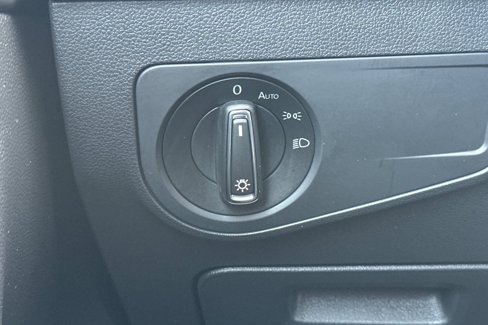 Used 2022 Volkswagen Tiguan SE image 31