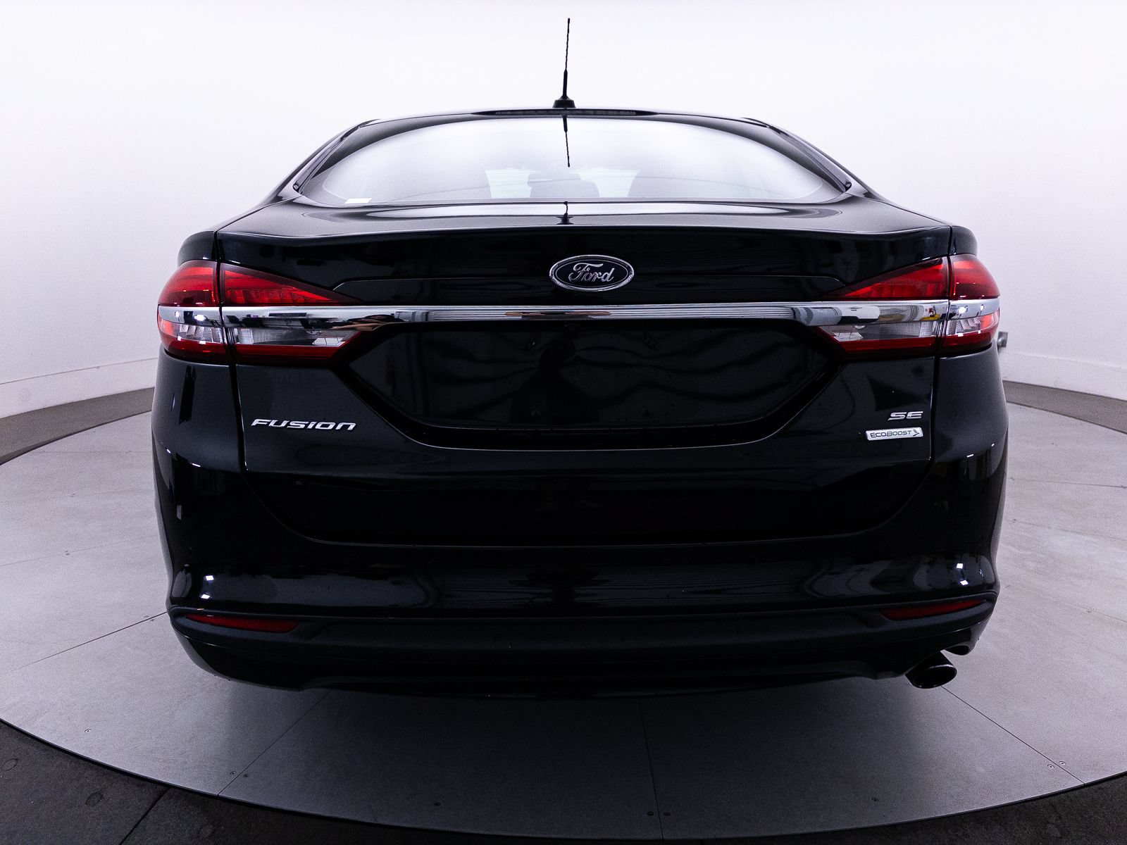 Used 2018 Ford Fusion SE w/ Fusion SE Technology Package FWD image 9